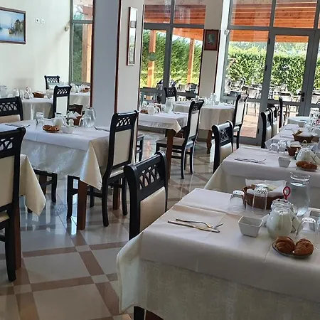 Risus Hotel Golem (Tirana)