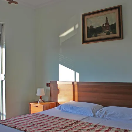 Risus Golem (Tirana)