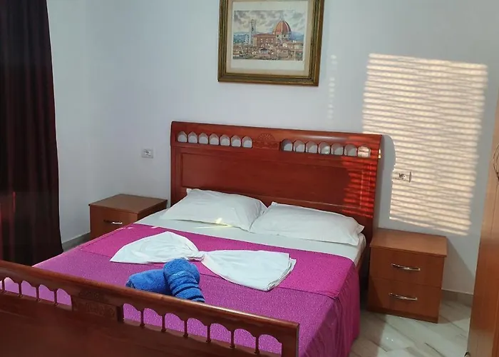 Risus Golem (Tirana)