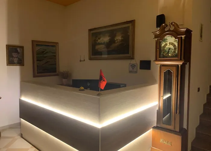 Risus Golem (Tirana)