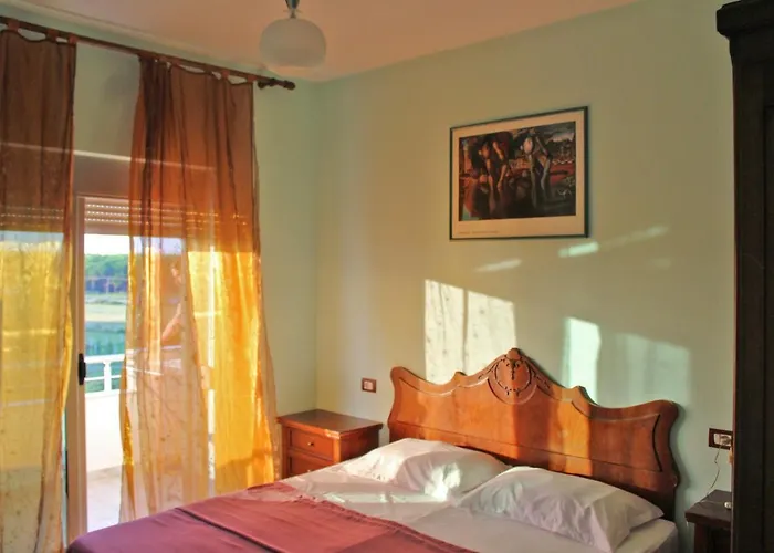 Risus Golem (Tirana)