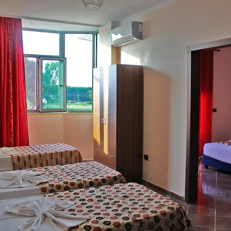 Risus Hotel